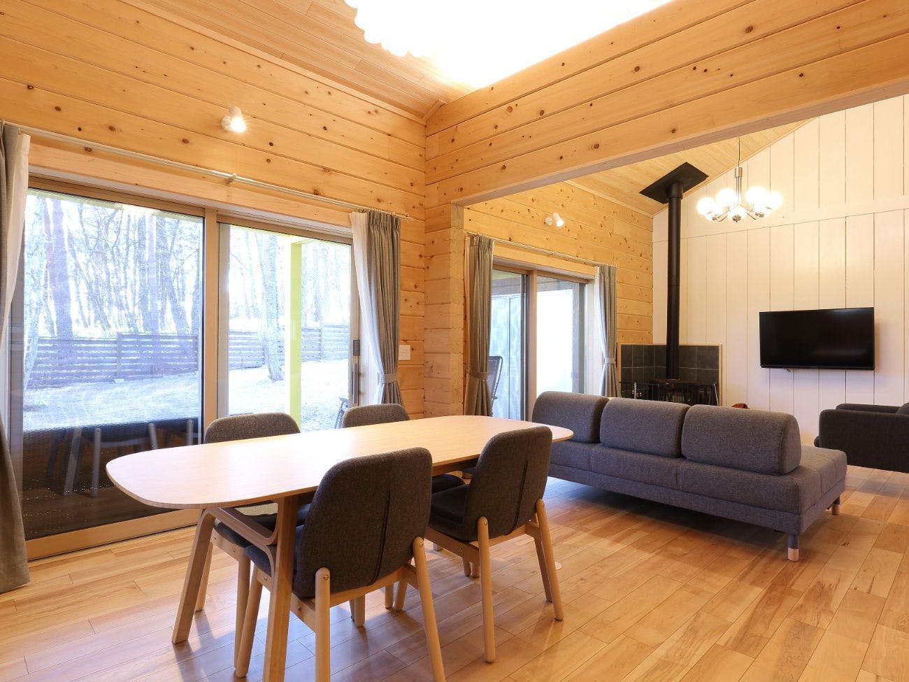 【ล็อกพรีเมียมพร้อมซาวน่าและออนเซ็นกลางแจ้ง】รูโม