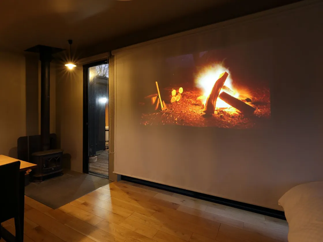 กระท่อมแกลมปิ้งพร้อมซาวน่า ZA