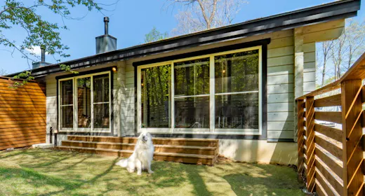 อัลโมฮาร์โมเนีย ภายนอก