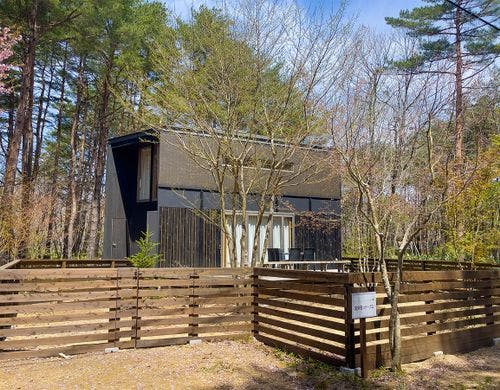 貸別荘Q_秋外観