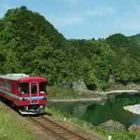 รถไฟนาการะวิ่งเลียบแม่น้ำนาการะ