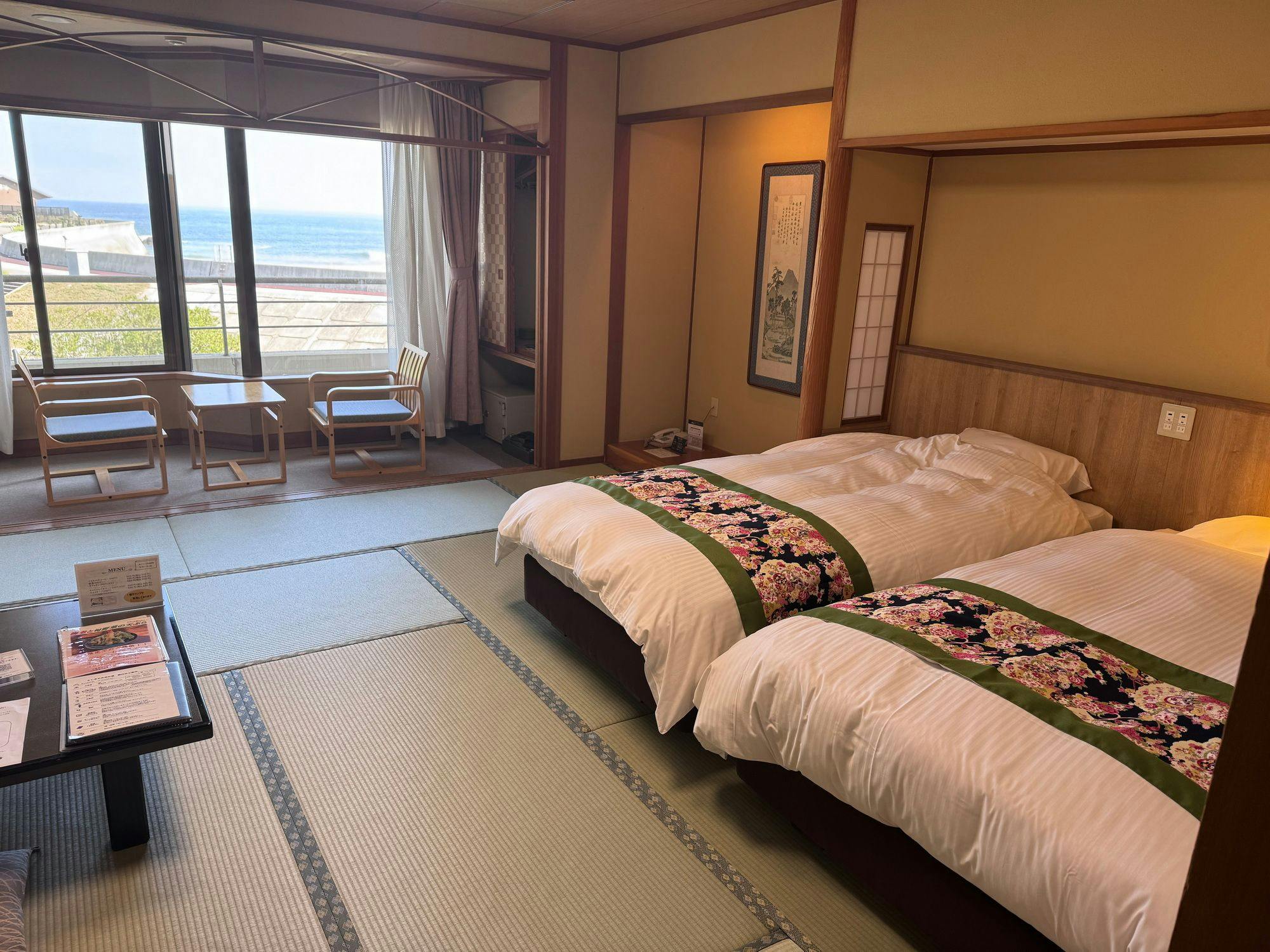 【月の館】12.5畳 和室（ベッド2台）海側