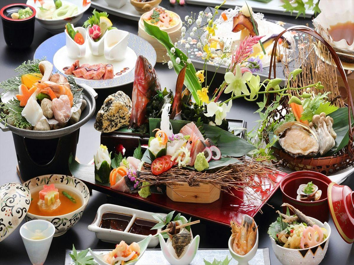 【最上級会席】「姿造里盛り合わせ」「鮑料理」「讃岐オリーブ牛」付き・プレミアム会席