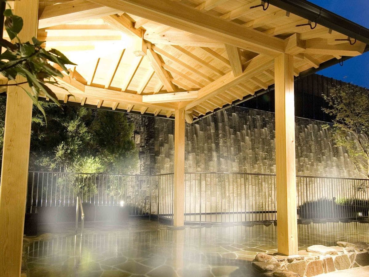 โรงแรมอยู่ห่างจากสึคาสะโนะยุเพียง 2 นาทีโดยการเดิน.