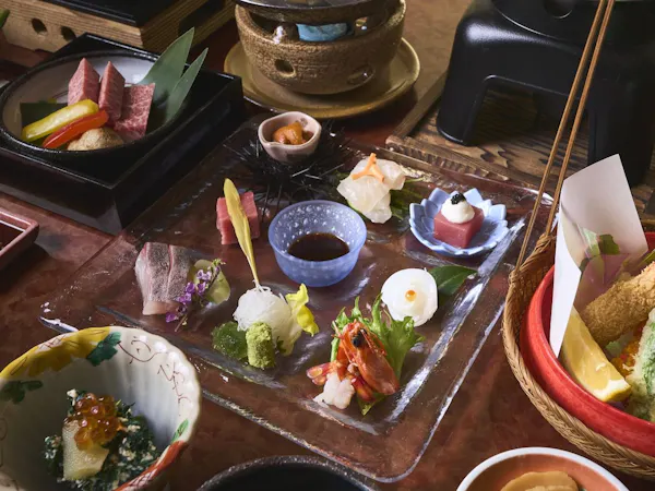 【広間席】料理長厳選 食の極会席 優雅なご夕食【夕朝食付き】