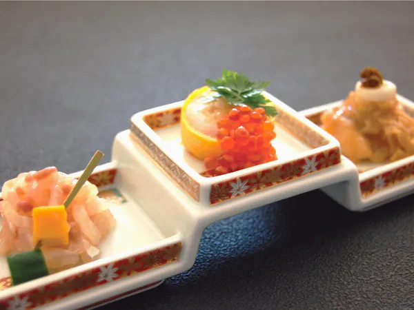 【直前割/9月限定/特別献立】鯛料理三種盛一品+黒毛和牛+さざえ造り/創作会席を部屋食で満喫