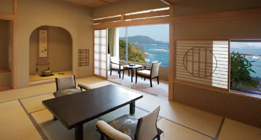 露天風呂と桧内風呂付 季和海12+6帖