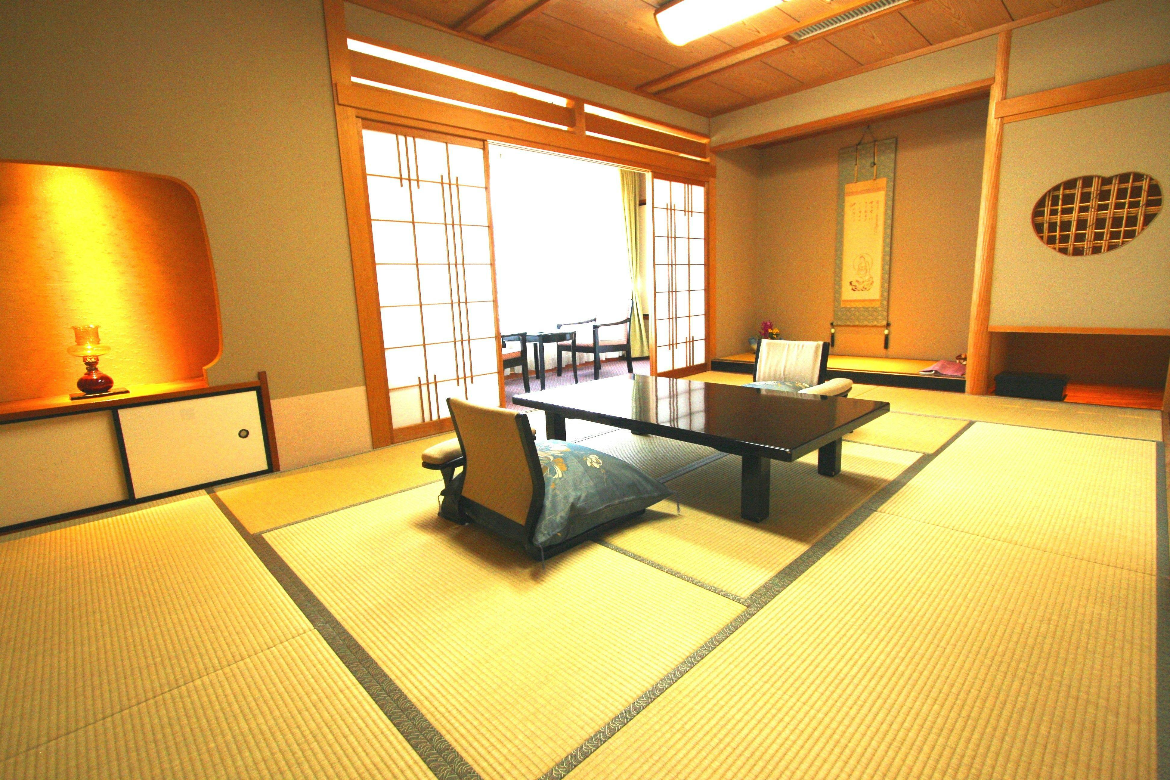 Kamar dengan Pemandian Air Panas Terbuka, 12 Tatami