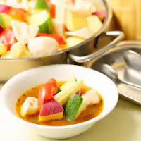 Sup kari yang berasal dari Sapporo juga disediakan dalam bufet sarapan.