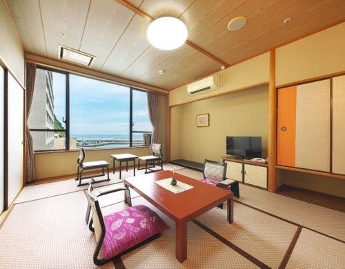 夢亭海側10畳客室。