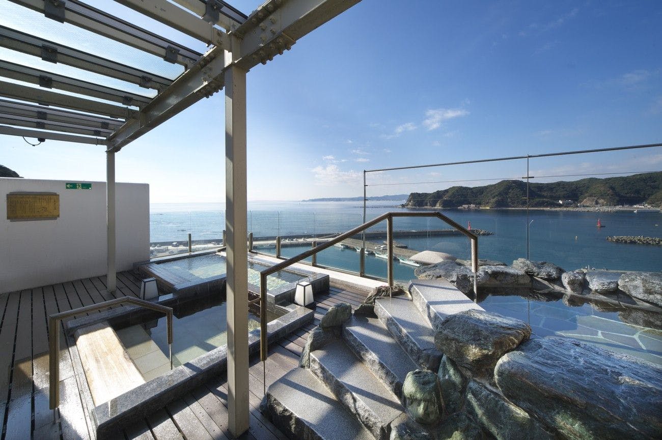 誕生の湯　露天風呂　【昼】