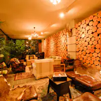 ห้องทำงานที่ส่วนท้ายของเลานจ์