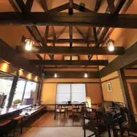 【ロビー】吹抜けが心落ち着く空間