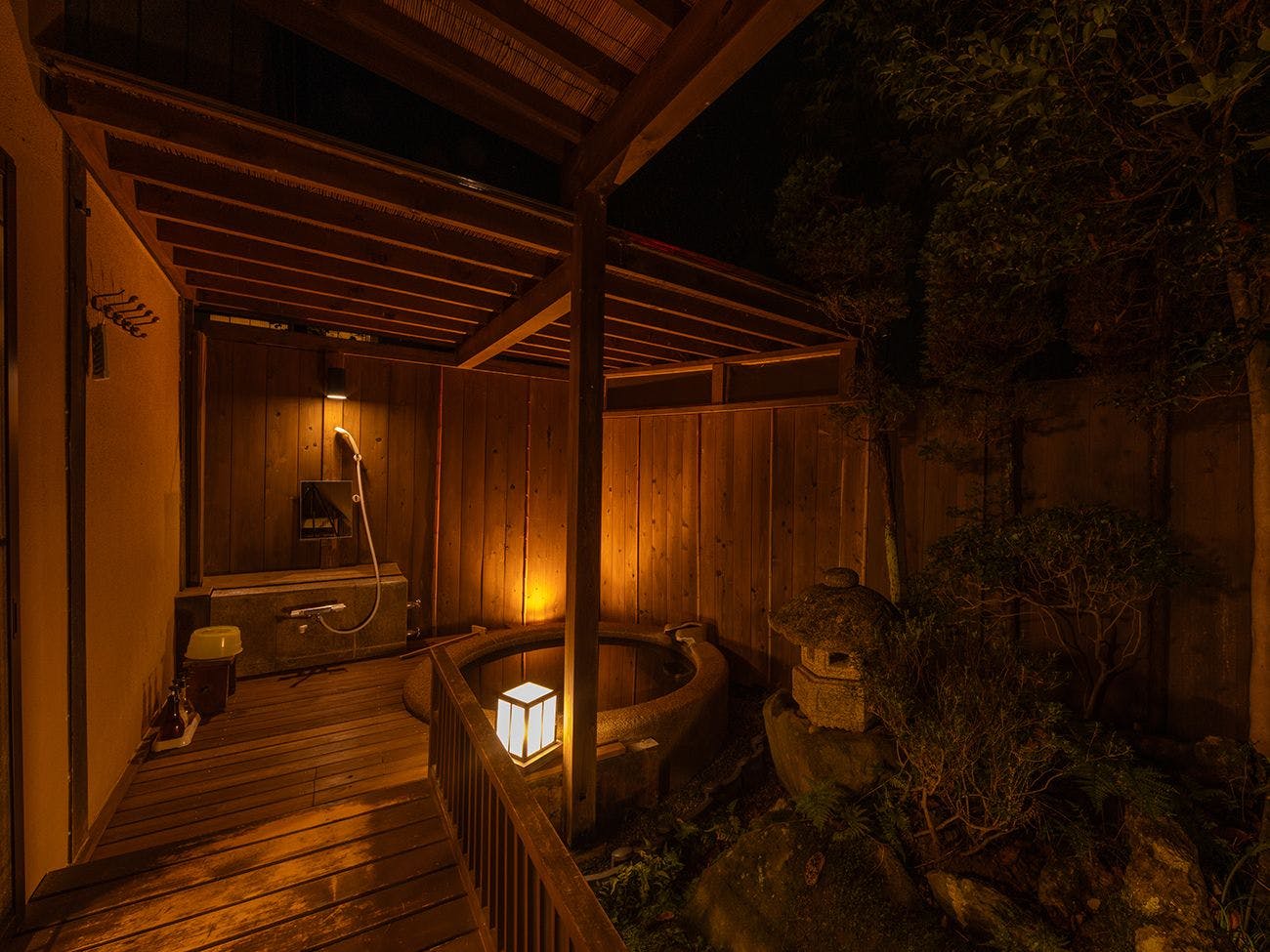 ＜源泉かけ流し＞露天風呂付客室橙彩