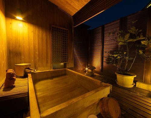 ＜源泉かけ流し＞檜露天風呂付客室萌黄彩