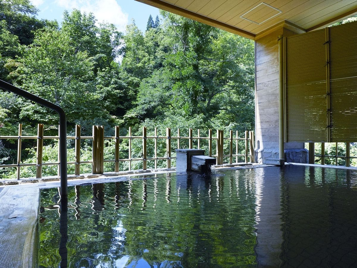 【女性露天風呂】源泉100％掛け流しです。