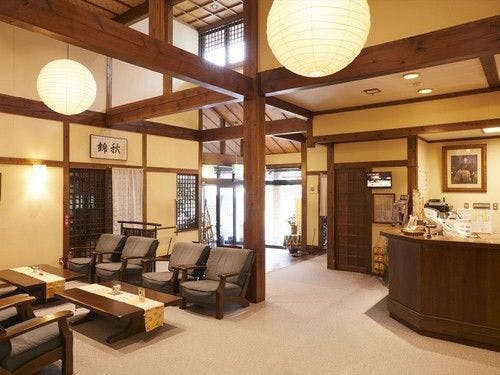 【フロント・ロビー】ぬくもり溢れる空間。