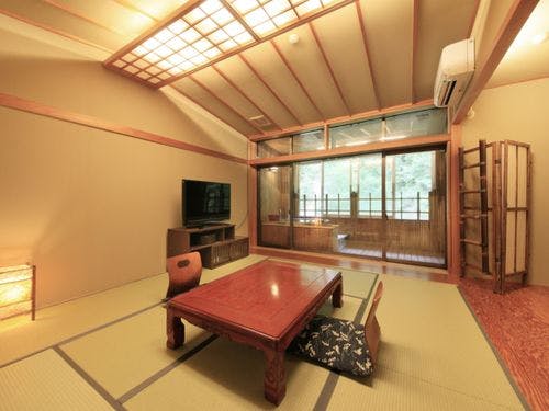 【客室一例】半露天風呂付き客室