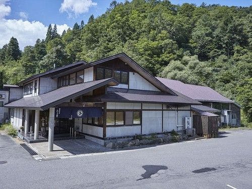 【外観】自然に囲まれたふる里へようこそ。