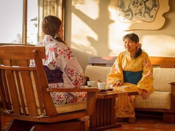 落ち着いた和のロビー