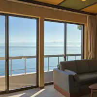 ที่พักสไตล์ญี่ปุ่นโมเดิร์นพร้อมวิวอ่าวโทยามะและเทือกเขาทาเตยามะ