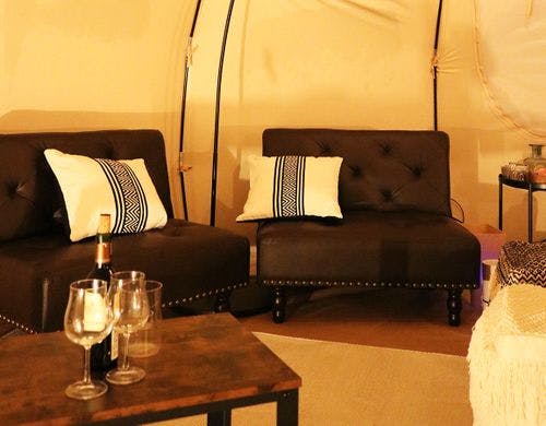 *グランピングテント／ベッド（昼）