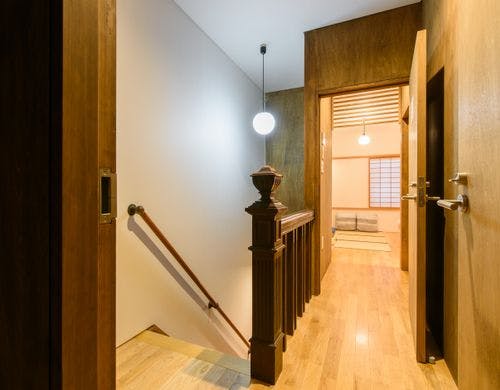 宿坊KANETSUNE　階段　廊下