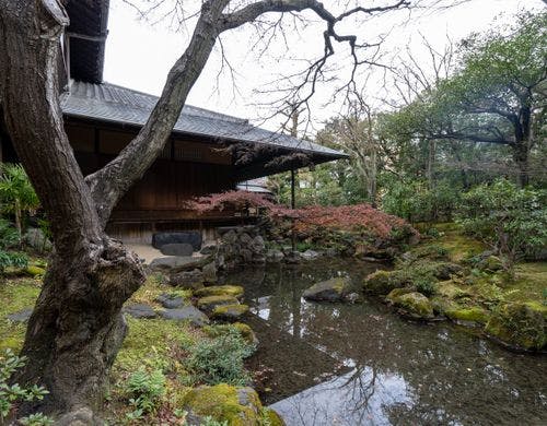 指定名勝を臨む庭園