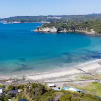 Pantai Ubara yang terletak betul-betul di sebelahnya