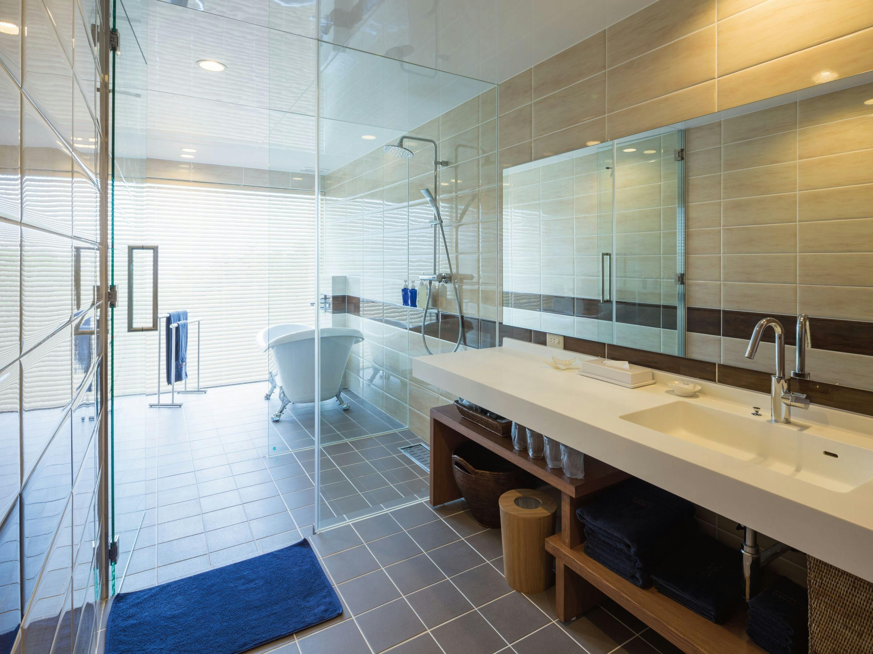 Condominium T-Room
