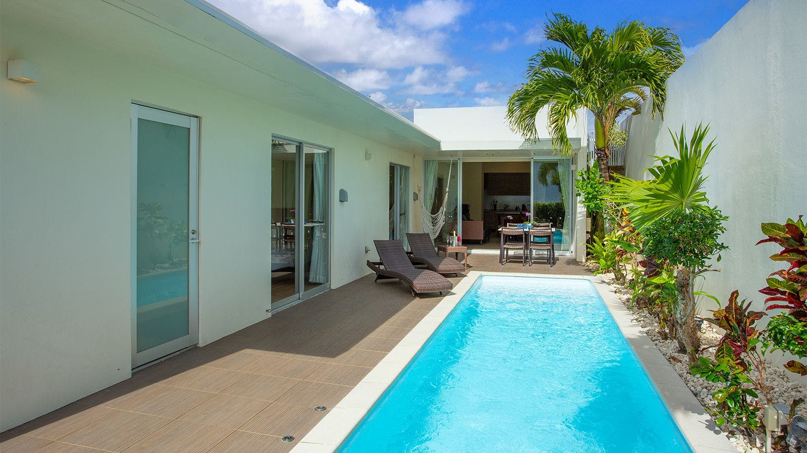 수영장 & 테라스(침실 2개 타입)