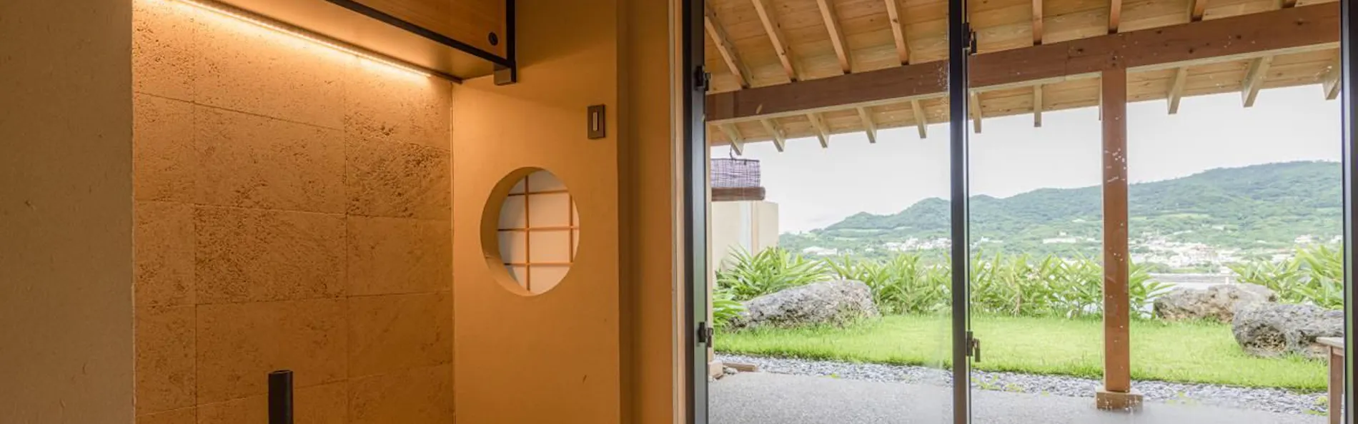 瀬底山水
