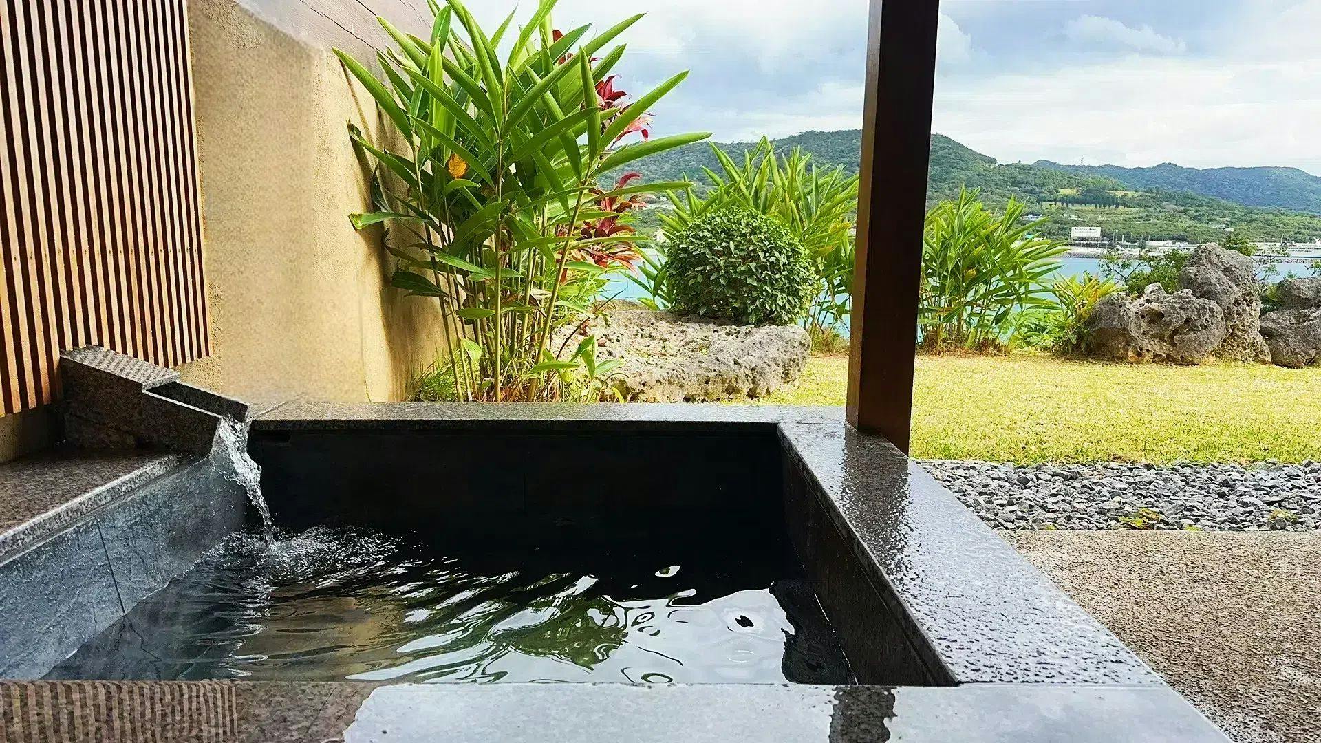 瀬底山水