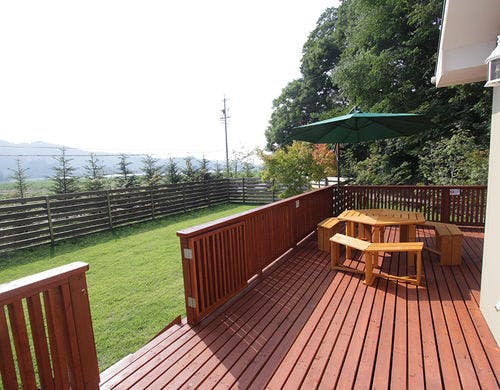 コルリ棟のウッドデッキ