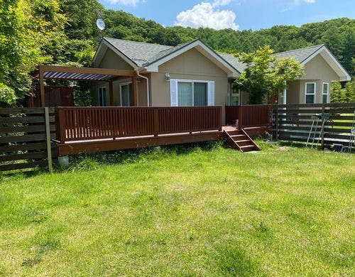 コルリ棟屋根付きデッキ