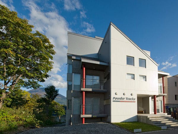 メインストリート沿いにある好立地！