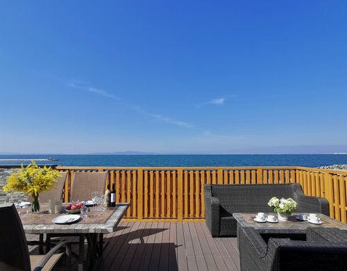 180度オーシャンビューのテラスバルコニー