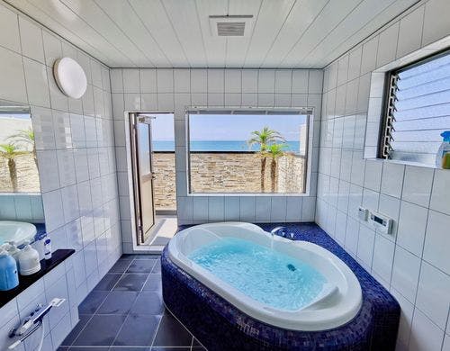 海が見えるジャグジーバス