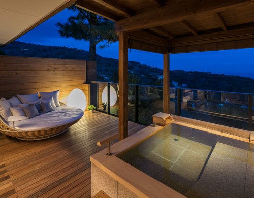 ■葉の間<BR>個室露天風呂は寝湯仕様。