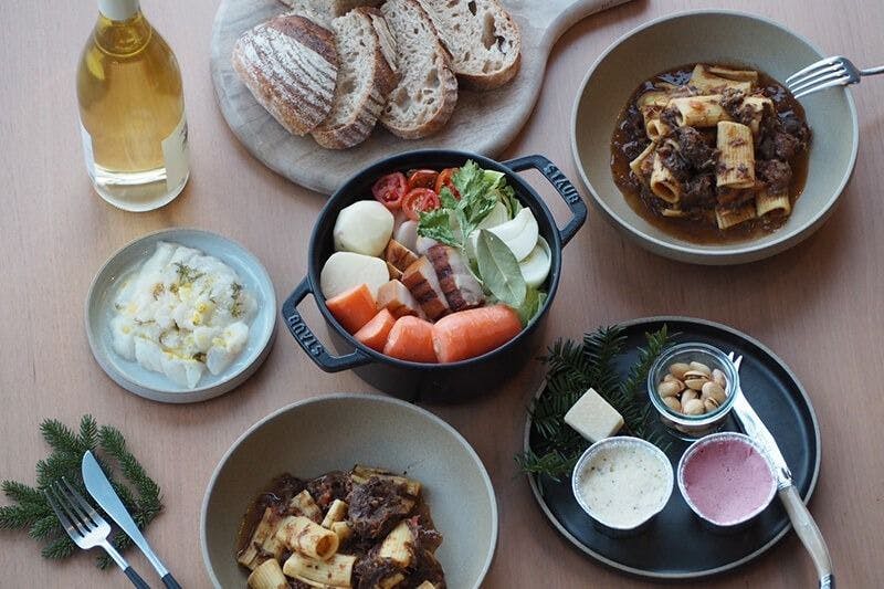 ชุดอาหารค่ำในห้องพัก เพียงแค่อุ่นก็พร้อมทาน