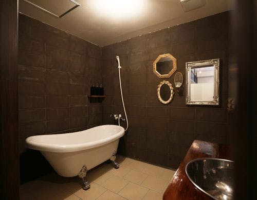 客室レッドルーム「バスルーム」