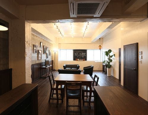 客室「ブラックルーム」リビング