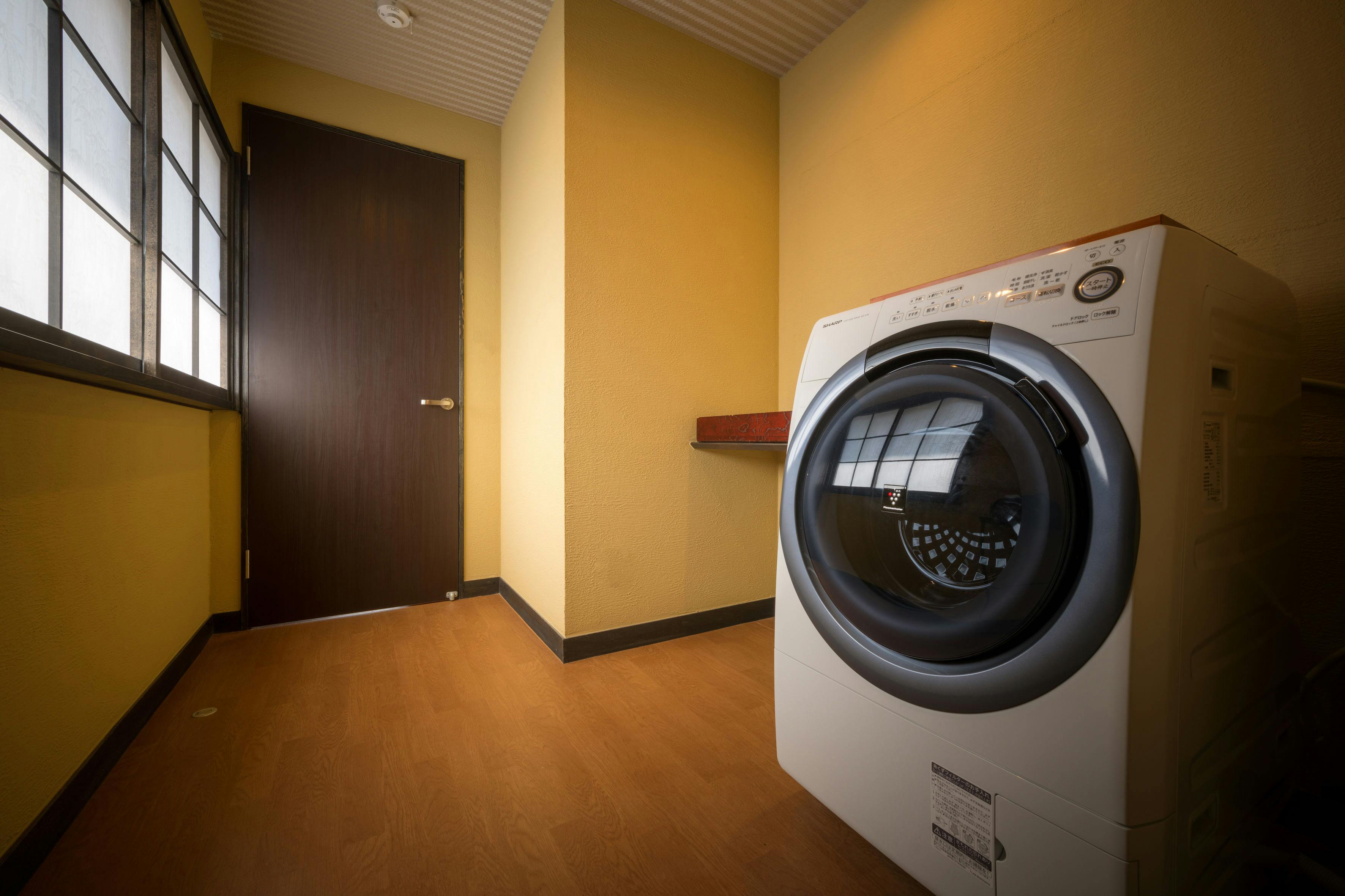 全棟には洗濯乾燥機がついております。