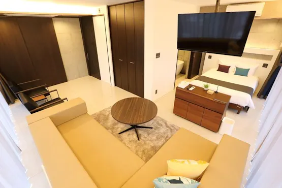 Ini adalah contoh pengaturan ruangan untuk 1 atau 2 orang.