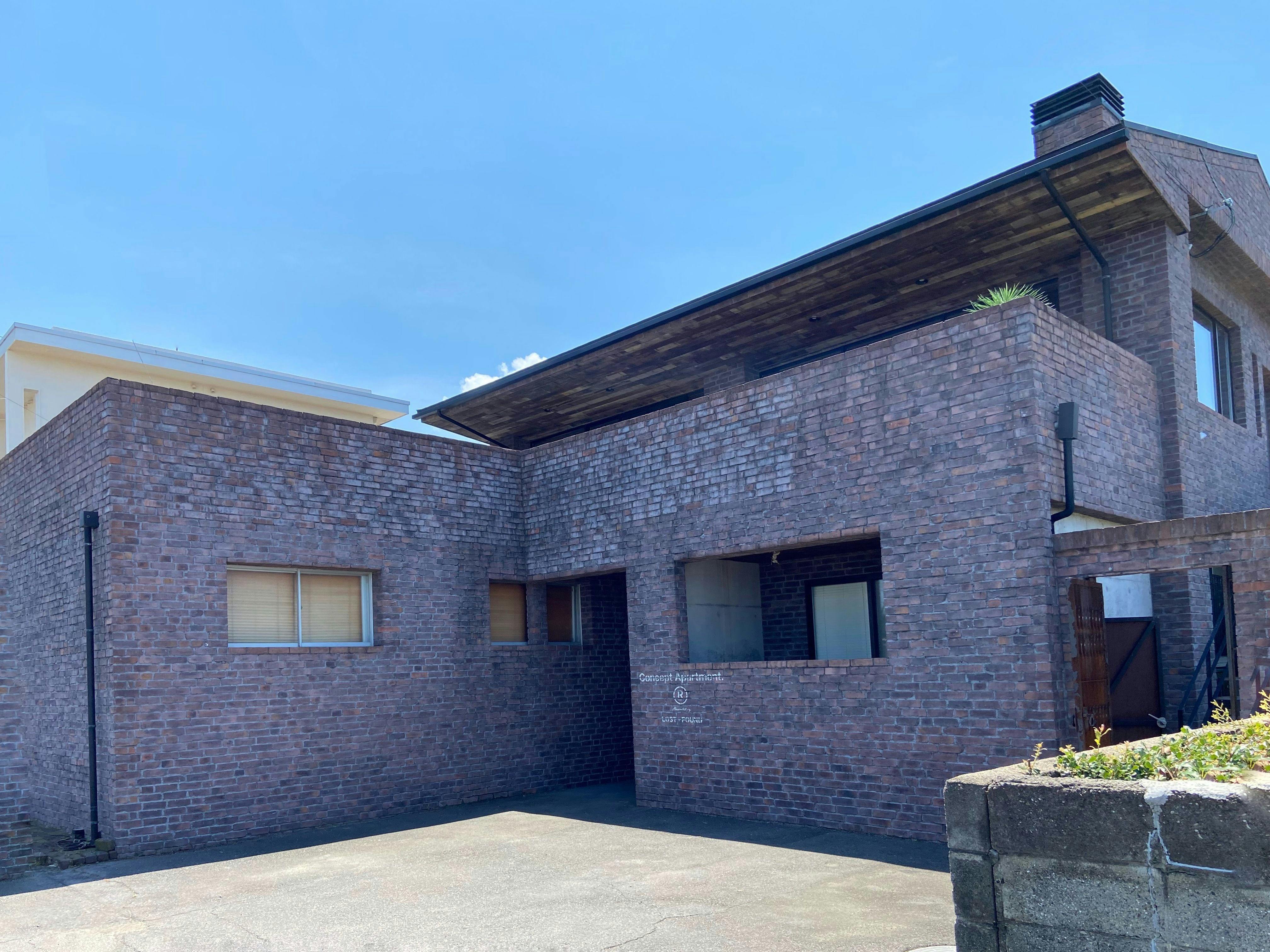 กำแพงลายอิฐเป็นจุดสังเกต