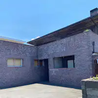 กำแพงลายอิฐเป็นจุดสังเกต