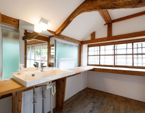 サンゴ石小屋のある宿　洗面台