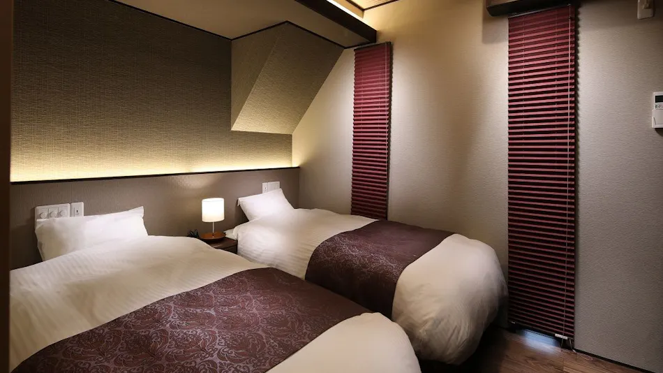 Kanade Kyoto-Hachijoguchi