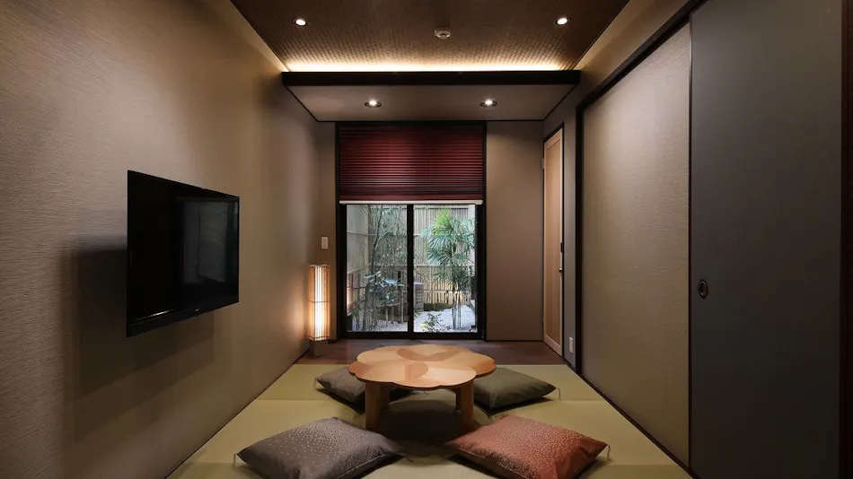 Kanade Kyoto-Hachijoguchi