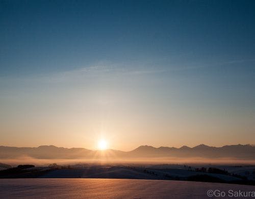 シュカブラから車で10分、五稜の丘の日の出